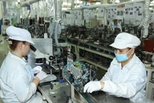 Línea de producción de componentes electrónicos de la empresa Nidec Sankyo Vietnam, en Ciudad Ho Chi Minh (Fotografía: VNA)