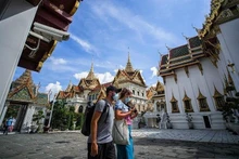 Turistas internacionales visitan el Gran Palacio Real de Tailandia. (Fotografía: Reuters)