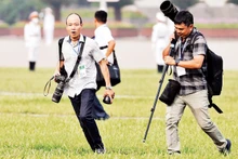 Reporteros cubren un evento. (Foto: Viet Chung)