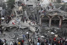 Escena en ruinas tras bombardeos israelíes sobre la ciudad de Rafah, en el sur de la Franja de Gaza, el 22 de noviembre de 2023. (Foto: THX/VNA)