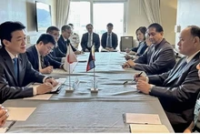 En las conversaciones en Hawaii entre el ministro de Defensa japonés, Minoru Kihara, y el secretario de Defensa filipino, Gilberto Teodoro. (Foto: Noticias Kyodo)
