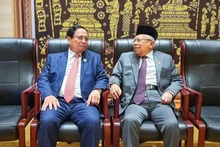 El primer ministro de Vietnam, Pham Minh Chinh, y el vicepresidente indonesio, Ma’ruf Amin (Foto: VNA)