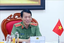 El ministro de Seguridad Pública de Vietnam, Luong Tam Quang, durante las conversaciones telefónicas con la secretaria de Estado del Departamento del Interior del Reino Unido, Yvette Cooper (Foto: VNA)