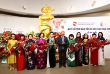 La Junta Directiva del Club de Patrimonio de Ao Dai de Vietnam 