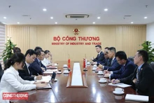 Participantes en la sesión de trabajo (Foto: congthuong.vn)