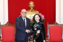 Truong Thi Mai, miembro del Buró Político y permanente del Secretariado del Comité Central del Partido Comunista de Vietnam y Luis Antonio Torres Iríbar, miembro del Comité Central y primer secretario del Partido Comunista de Cuba en La Habana (Foto:VNA)
