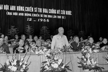 El Presidente Ho Chi Minh en el IV Congreso de Héroes y Soldados de Emulación, celebrado en Hanói en diciembre de 1966 (Foto de archivo de la VNA)