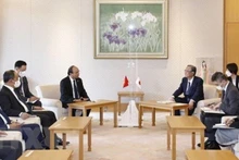 El presidente vietnamita, Nguyen Xuan Phuc, se reunió con el titular de la Cámara de Representantes de Japón, Hosoda Hiroyuki (Fotografía: VNA)