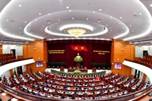 En el segundo día de trabajo del undécimo pleno del Comité Central del Partido Comunista de Vietnam (PCV) correspondiente al XIII mandato (Foto: VNA)