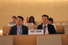 El embajador Mai Phan Dung (derecha), representante permanente de Vietnam ante la ONU, en la sesión. (Foto: VNA)