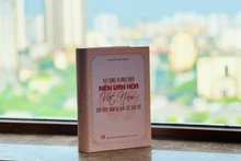 El libro “Construir y desarrollar una cultura vietnamita avanzada e imbuida de identidad nacional” del secretario general del Partido Comunista de Vietnam, Nguyen Phu Trong. (Fotografía: Nhan Dan)