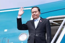 El presidente de la Asamblea Nacional de Vietnam, Tran Thanh Man, parte de Hanói para su visita oficial a Laos y participación en la AIPA 45. (Foto: VNA)