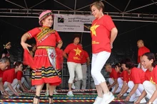 La danza de bambú de Vietnam en el evento. (Fotografía: VNA)