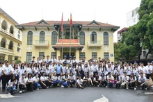 Los jóvenes vietnamitas residentes en el extranjero participantes del programa “Campamento veraniego de Vietnam 2023”. (Fotografía: VNA) 
