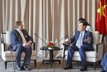 El presidente de la Asamblea Nacional de Vietnam, Vuong Dinh Hue, y el titular de la Asociación de Amistad Daca-Hanói, Shamsher M. Chowdhury. (Fotografía: VNA)