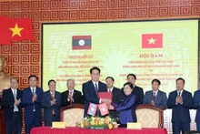 En la conversación entre las localidades de Vietnam y Laos. (Fotografía: VNA) 