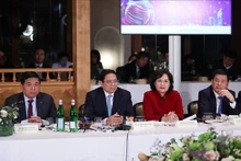 El primer ministro Pham Minh Chinh habla en el seminario. (Fotografía: VNA)