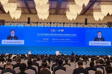El ministro de Industria y Comercio de Vietnam, Nguyen Hong Dien, interviene en el evento.