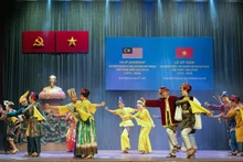Actuación musical en el 50 aniversario de las relaciones diplomáticas entre Vietnam y Malasia. (Fotografía: El Consulado General de Malasia en Ciudad Ho Chi Minh)