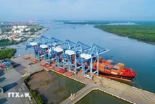 El puerto de aguas profundas de Cai Mep-Thi Vai en la ciudad de Phu My, provincia de Ba Ria-Vung Tau, contribuye a atraer IED a la región del Sudeste. (Fotografía: VNA)