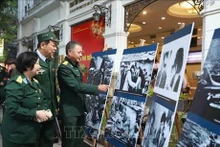Celebran en Hanói exposición sobre triunfo “Dien Bien Phu en el aire”. (Fotografía: VNA)