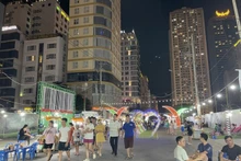 La calle turística de An Thuong atrae a visitantes. (Fotografía: laodong.vn)