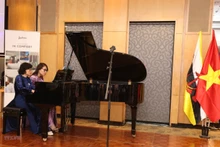 Artistas vietnamitas en el evento. (Fotografía: VNA)
