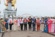La secretaria general de la Federación de Mujeres Cubanas, Teresa María Amarelle Boué, al frente de una delegación de alto nivel, continuó su visita en la ciudad vietnamita de Hai Phong. (Fotografía: VNA)