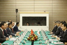 El presidente de Vietnam, Vo Van Thuong, sostiene conversaciones con el primer ministro de Japón, Kishida Fumio.(Fotografía: VNA)