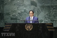 El primer ministro de Vietnam, Pham Minh Chinh, pronuncia un discurso en el evento. (Fuente: VNA)