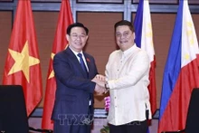 El presidente de la Asamblea Nacional de Vietnam, Vuong Dinh Hue, y el titular del Senado filipino, Juan Miguel Zubiri. (Fotografía: VNA)