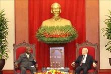 El secretario general del Partido Comunista de Vietnam, Nguyen Phu Trong, se reúne con el presidente de Uganda, Yoweri Kaguta Museveni. (Fotografía: VNA)