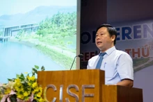 Tran Thanh Son subdirector de Centro Internacional para la Ciencia y la Educación Interdisciplinarias habla en el evento. (Fotografía: VNA)