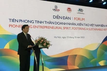 El viceministro de Planificación e Inversión de Vietnam Tran Duy Dong habla en el evento (Fotografía: VNA)
