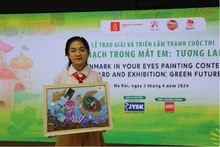 Chu Ha Giang, estudiante de sexto grado, gana el premio especial. (Fotografía: VNA)
