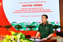 El general de división Nguyen Van Gau, subjefe de la Administración Política y vicepresidente de la Comisión de Populación, Familias y Niños del Ministerio de Defensa, en el evento.