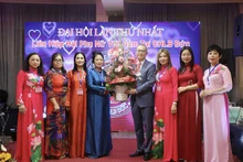 El embajador de Vietnam en Alemania, Vu Quang Minh, y representantes de la Unión. (Fotografía: VNA)