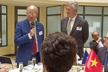 El embajador vietnamita en Francia, Dinh Toan Thang, en el coloquio. (Fotografía: VNA)