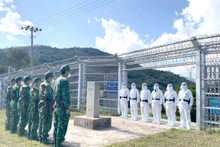 Fuerzas de guardia fronteriza de Vietnam y China en el patrullaje conjunto. (Fotografía: VNA)