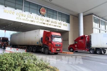 Actividades de importación y exportación a través de la Puerta Fronteriza Internacional No. II de Kim Thanh, provincia de Lao Cai. (Fotografía: VNA)