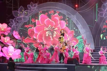 Una actuación en la ceremonia inaugural del Festival de la flor de durazno de Lang Son. (Fotografía: VNA)