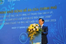 El viceprimer ministro Le Minh Khai interviene en el evento.