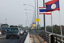 El puente de amistad Laos-Tailandia. (Fotografía: laotiantimes.com)