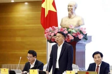 El viceministro de Finanzas de Vietnam Nguyen Duc Chi responde a la prensa. (Fotografía: VNA)