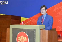 El primer secretario del Comité Central de la Unión de Jóvenes Comunistas de Ho Chi Minh (HCYU), Bui Quang Huy, habla en el seminario. (Fotografía: VNA)