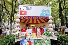 Productos vietnamitas exhibidos en el Festival de Embajadas 2023 en La Haya. (Fotografía: VNA)