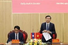 Doan Minh Huan, secretario del Comité partidista de la provincia norvietnamtia de Ninh Binh (derecha) y Bounkhong Lachiemphone, secretario del Comité del Partido y gobernador de la provincia laosiana de Oudomxay. (Fotografía: VNA)