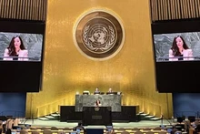 La ministra consejera Le Thi Minh Thoa, representante adjunta de la misión permanente de Vietnam ante la ONU, interviene en la cita. (Fotografía: VNA)