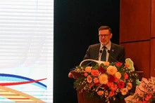 El embajador de Australia en Hanoi, Andrew Goldzinowski, en el evento. (Fotografía: VNA)