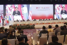 El presidente de la Asamblea Nacional de Vietnam, Vuong Dinh Hue, habla en la primera sesión plenaria de la 44ª Asamblea General de la Asamblea Interparlamentaria de la Asean (AIPA-44). (Fotografía: VNA)